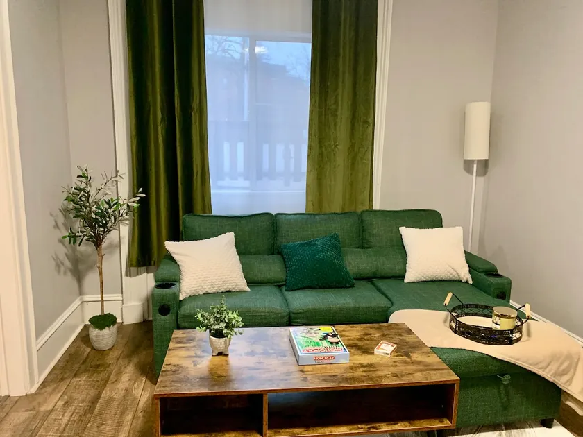 Cozy 1BR by Hospital & Uptown - Image 1