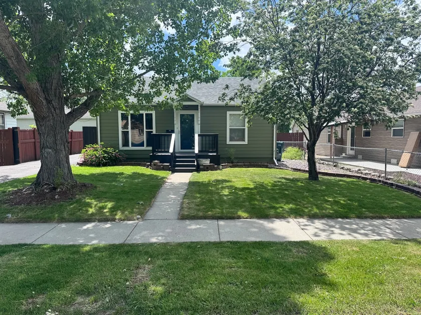 Comfy Entire 3BR w/ Yard/Workspace/ Fitness perks! - Image 1
