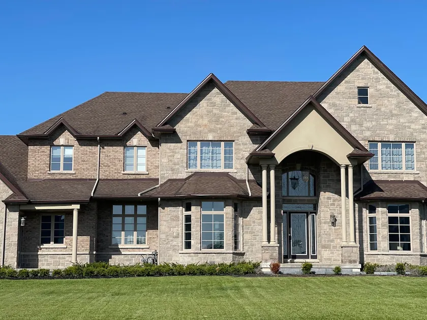 7000sqft Mansion, 6 Bed, 1 Acre, Pool, 12 parking - Image 1