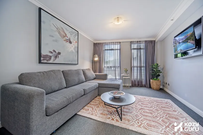 KozyGuru | Sydney CBD | Haymarket 2 Bed Studio - Image 1