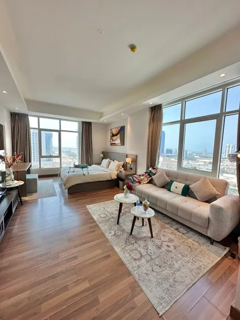 Comfy high floor Studio - Image 1