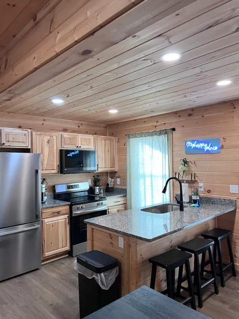 Cozy cabin vibes|2br|2 min to Pigeon Forge Parkway - Image 1