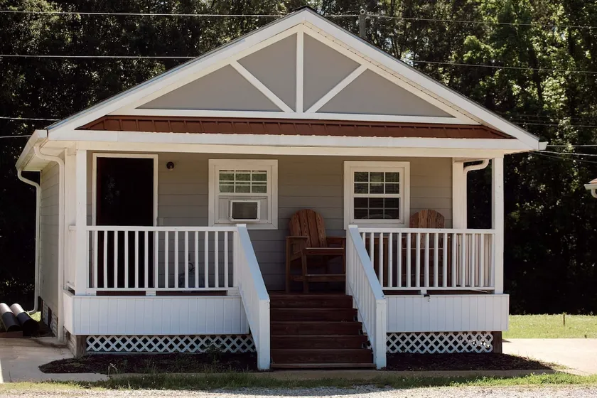 Sweet Pea Cottage — King Suite 2.4 miles from MSU - Image 1