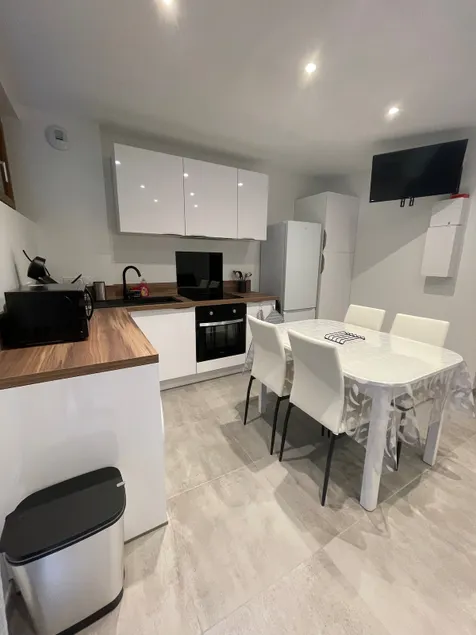 Le Sinsat Apartments no. 2 - Image 1
