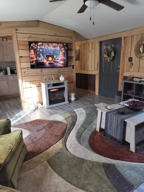 Bellevue cabin-hottub-gas grill-firepit-deck-view - Image 1