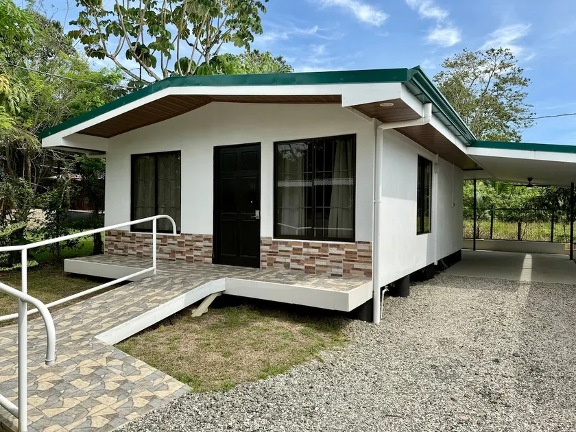 Casa Trogon, 50 m from the sea / BBQ - Image 1