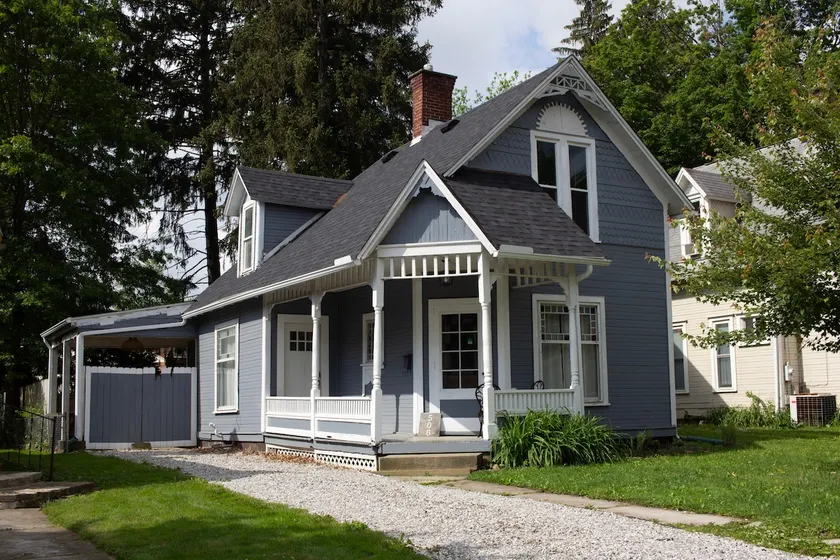 Looking Glass Inn- Historic District - Image 1
