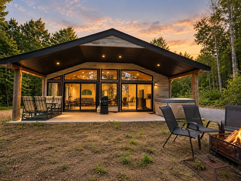 Le Laurence, Hot Tub, Fireplace, View! - Image 1