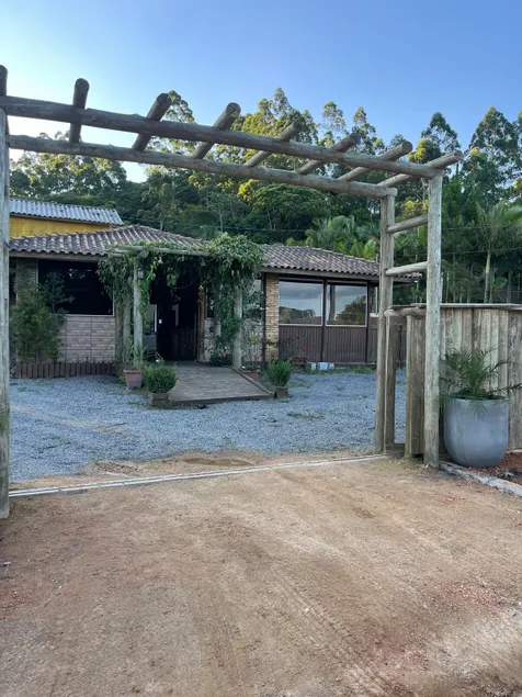 Country house with swimming pool - Image 1