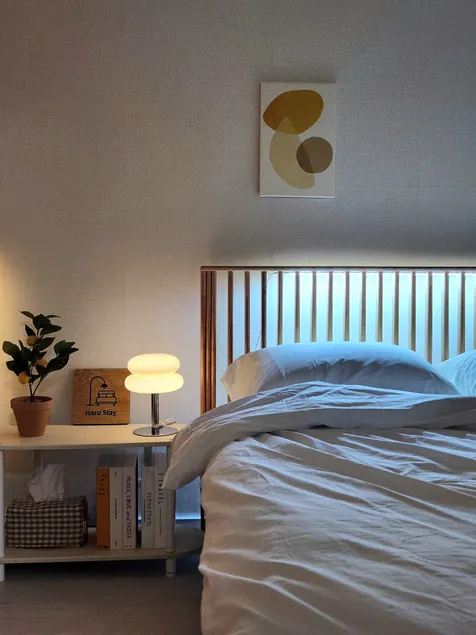 3 minutes from Sillim Station, 2–4 guests, convenient airport transfers, early/late check-in/out available - Image 1