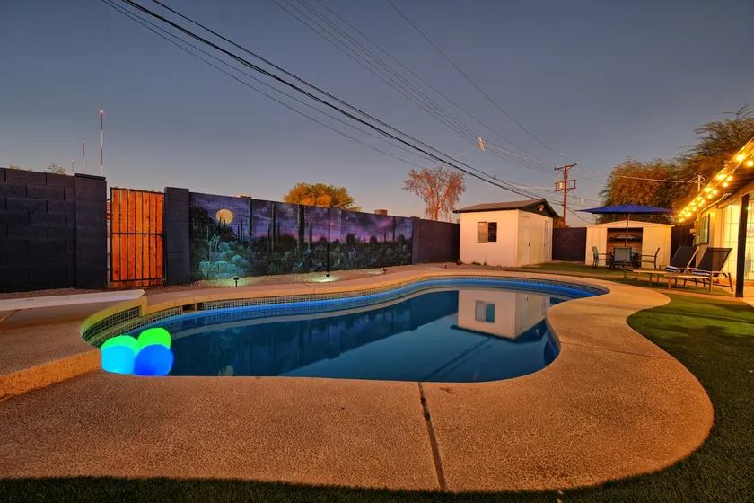 Group Oasis - 5BR-Heated Pool (No Fee)-Central PHX - Image 1
