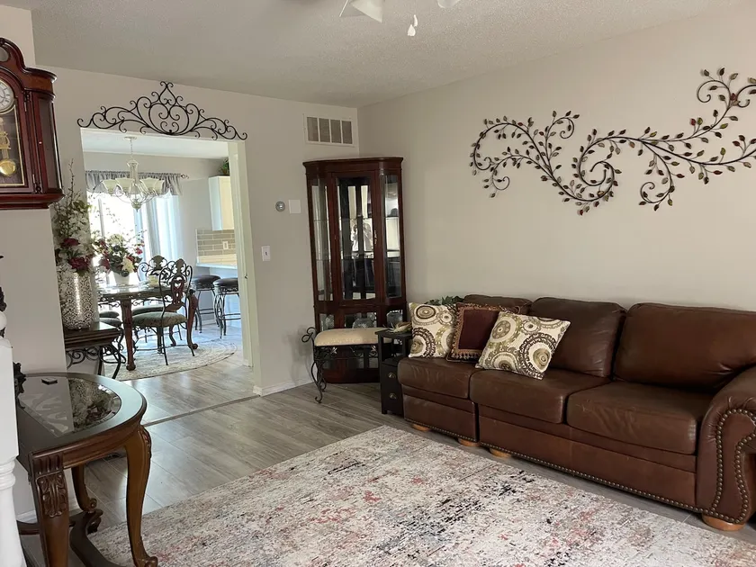 Elegant Home in Edwardsville - Image 1
