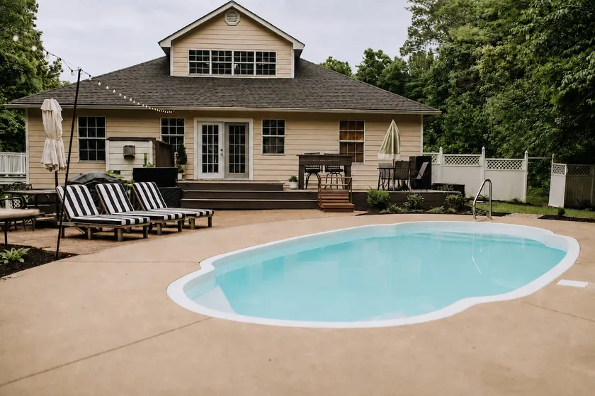 Large Home, 2 King Beds, HotTub, Air Hockey, Games - Image 1