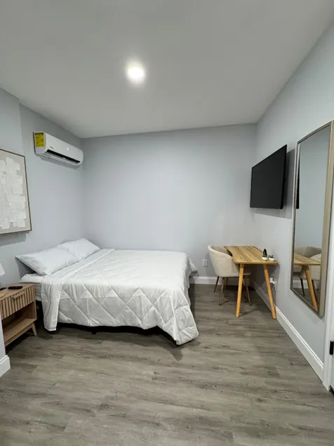 Lakeside Guest House - Image 1