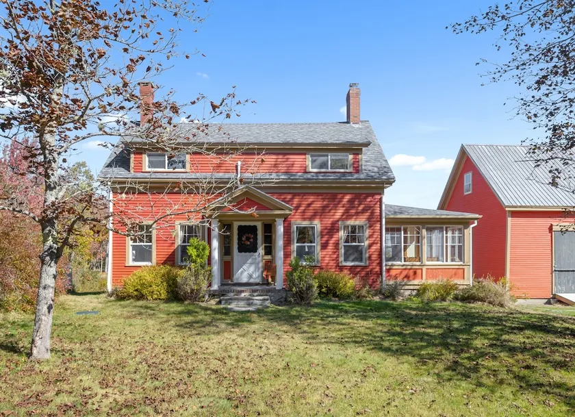 Coastal Red Farmhouse w/Firepit - Image 1