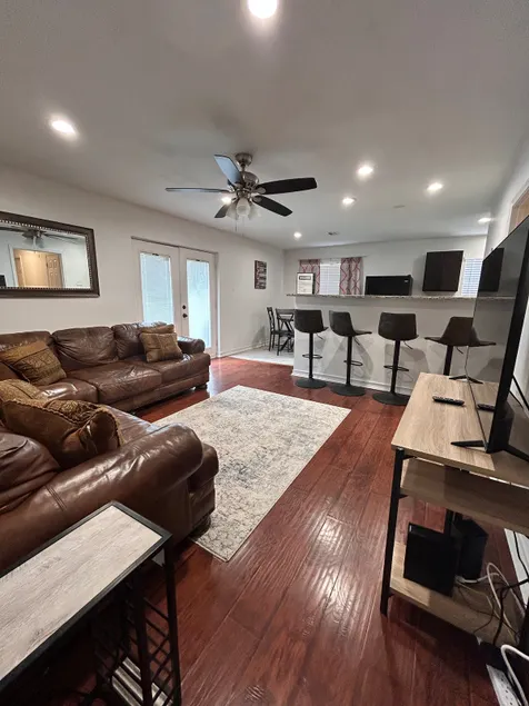 Chic | Cozy 4BR Retreat- Perfect Getaway! - Image 1