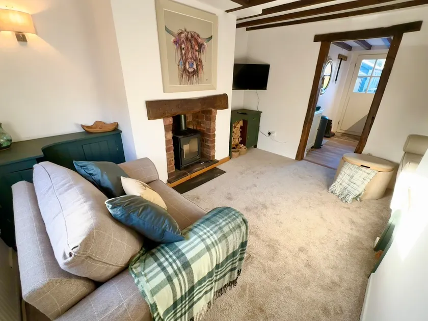 Wirral Cosy Coastal Cottage - Image 1