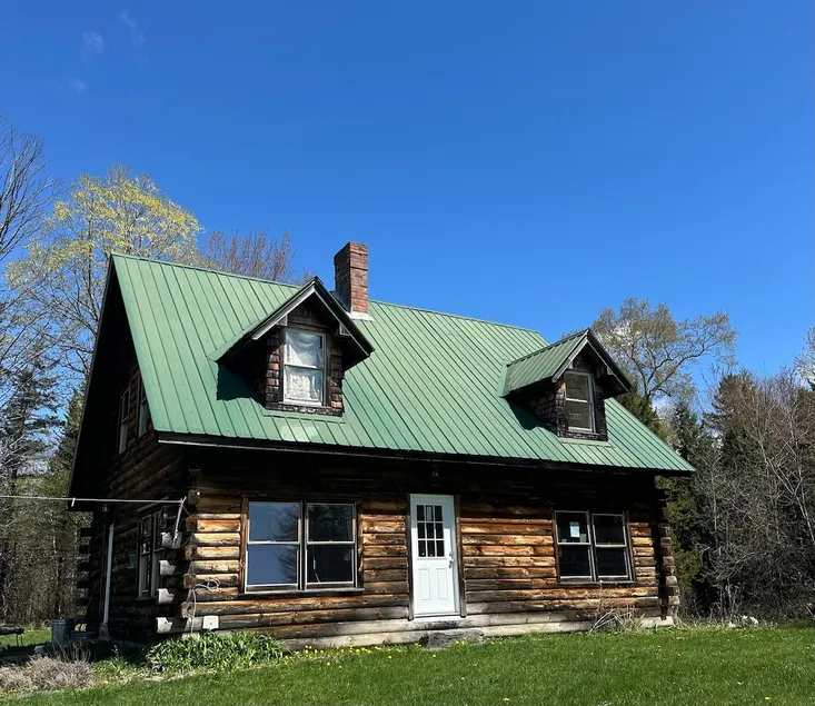 Beautiful Log Cabin with a Mountain View - Image 1