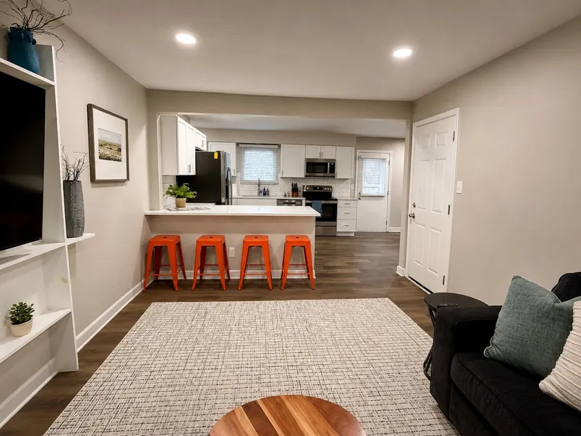 Grand Park | King Suite | Fenced Yard | Sleeps 8 - Image 1