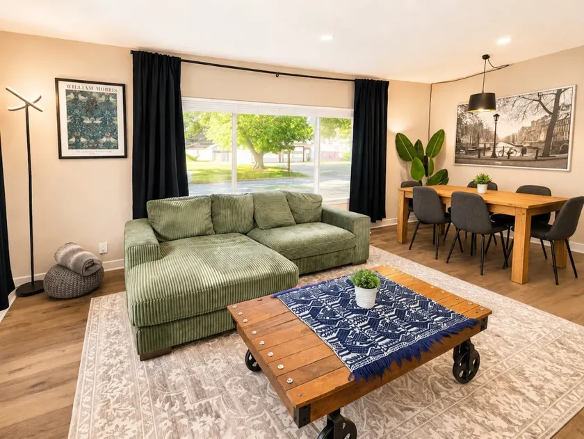 Walk Downtown • King + 2 Queens • Pet Friendly - Image 1