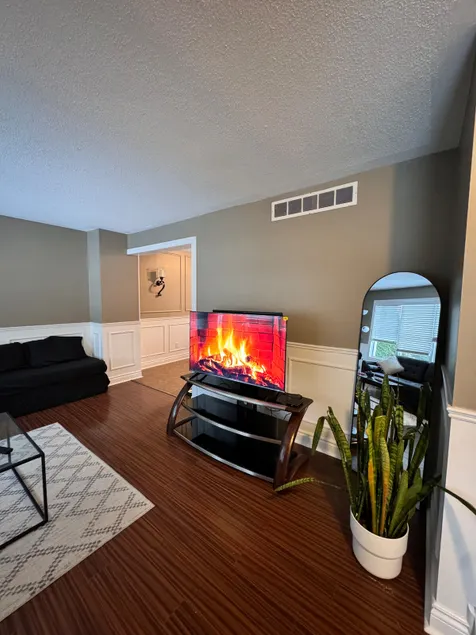 Cozy full house near Western and Masonville mall - Image 1