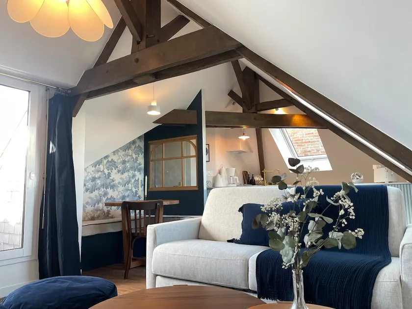 The Bell Tower – terrace & air conditioning in the heart of Avranches - Image 1