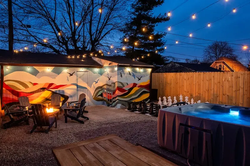 5 Min to Lucas Oil! Arcade! Hot Tubs! Yard Games! - Image 1