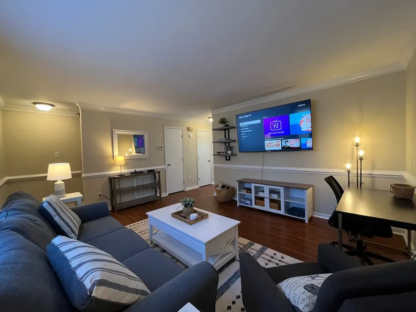 2 Bedroom-Free Parking -Family-Home with 1GB WiFi - Image 1