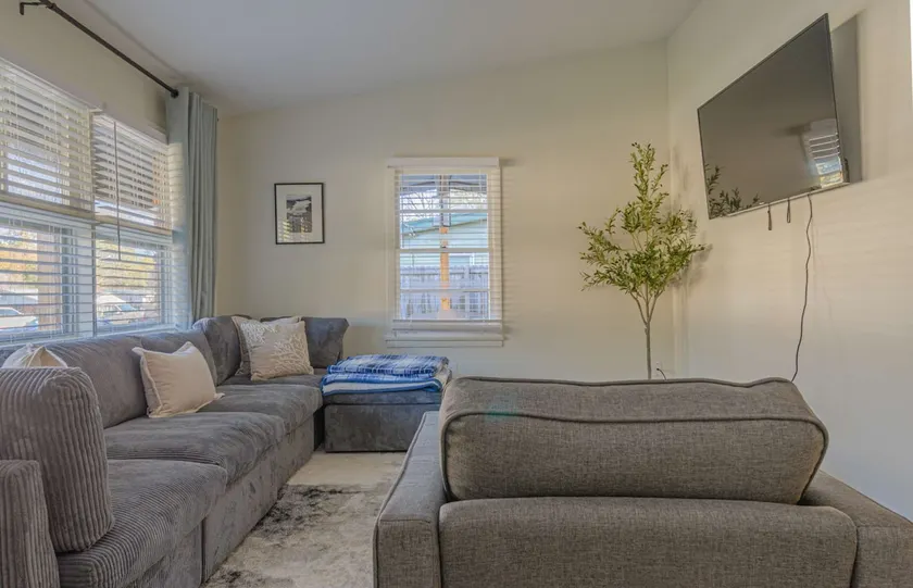 Convenient 4BR Stay Near Airport & Fort Moore - Image 1