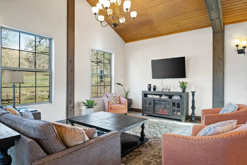 Picturesque Lakeside Setting, Patio Seating w Fire-Pit, Surrounded by Vineyards, On Solena Estate - Image 1