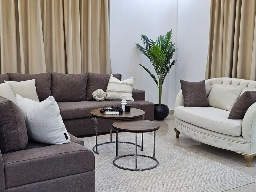 Ground floor apartment with 3 bedrooms and a living room - Image 1