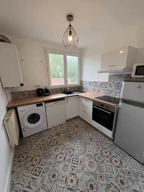Apt 56m2, 2chambres,salon, parking, 5 mns C ville - Image 1