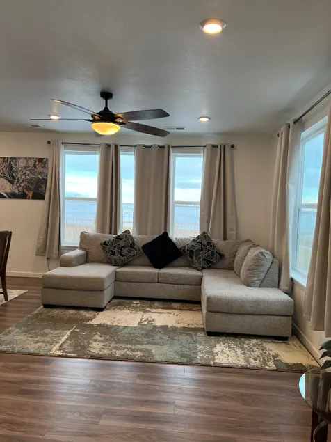 Spacious 3-Bed Home in Frederick - Image 1