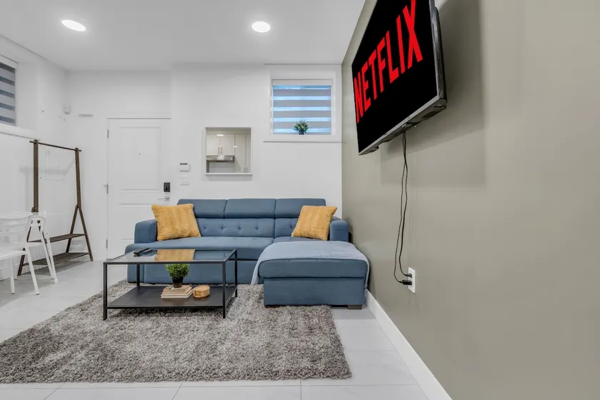 Kitsilano Getaway| Near Beach| Mins to Downtown - Image 1