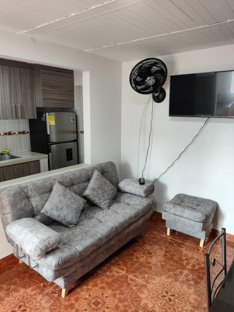 THE BIG HOUSE 3- Spacious and Quiet Apartment - Image 1