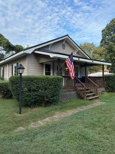 Minutes from Lake Norman and Chickadee Hill Farms - Image 1
