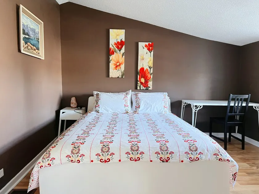 Garden View 1 Bedroom Suit in Merrickville - Image 1