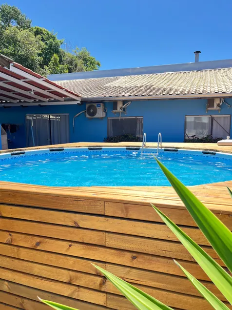 House with pool in Bombinhas - Image 1