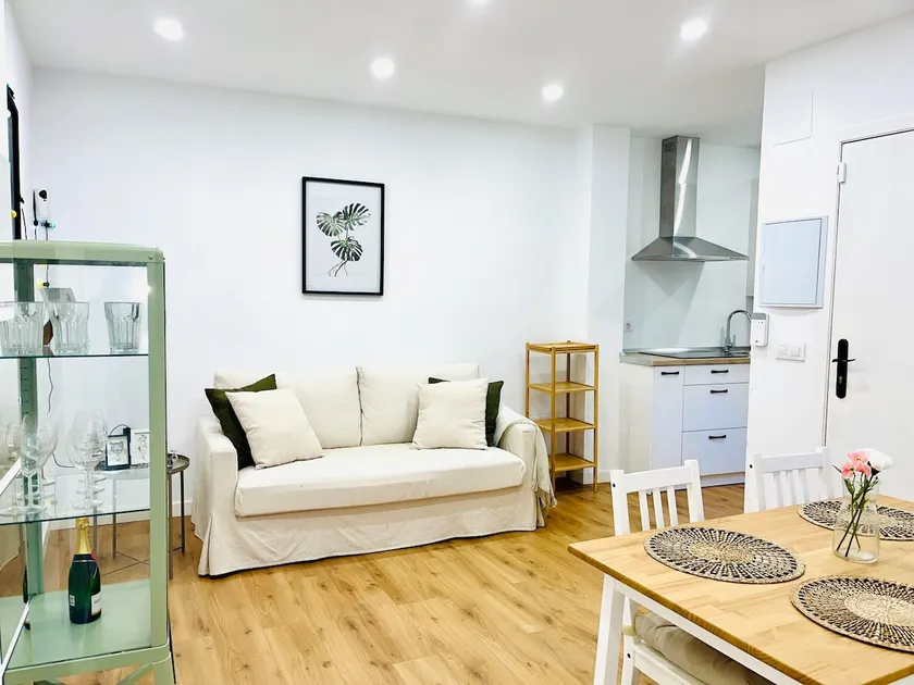 Serene and Minimalist Apartment/Heart of Malaga - Image 1