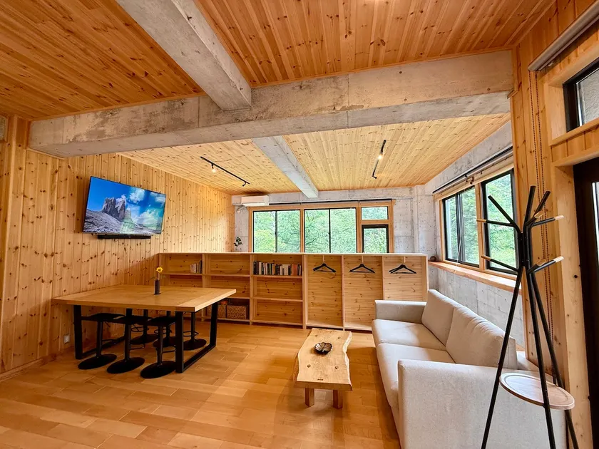 Cozy Modern Suite by the Creek / TateyaVacation 8 - Image 1