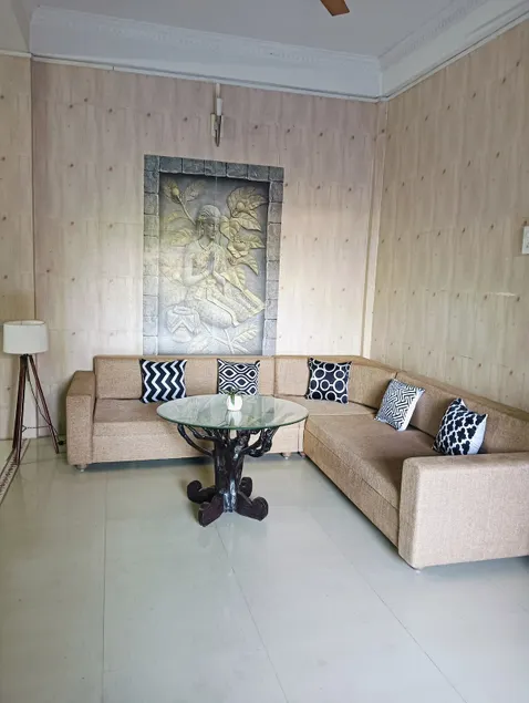 Debo's Den - Image 1