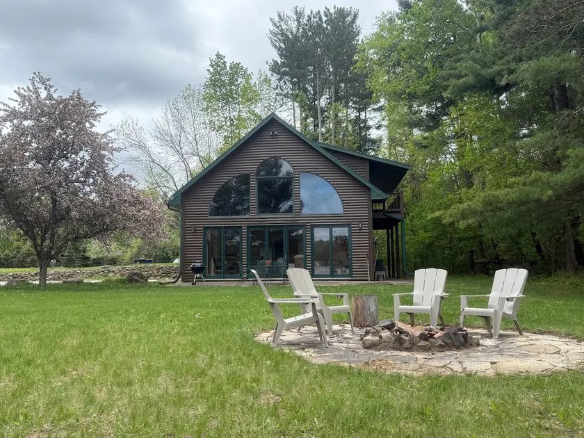 Lakefront Vacation Getaway - Image 1
