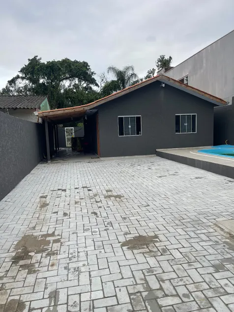 House with pool and pool table in Matinhos - Image 1