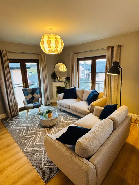 Boru Walk Townhouse -Stylish & Modern Holiday Home - Image 1