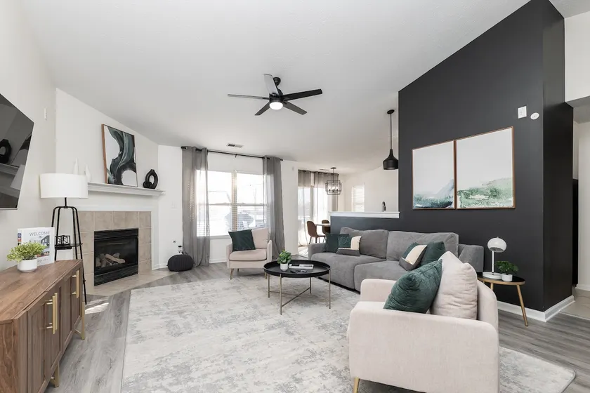 Modern Ranch-Grand Park, Sleeps 10! Lots of Extras - Image 1
