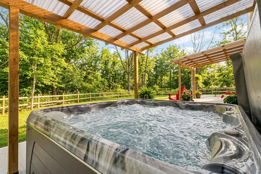 Rustic 5BR Cottage | Cozy Hot Tub+ Autumn Backyard - Image 1
