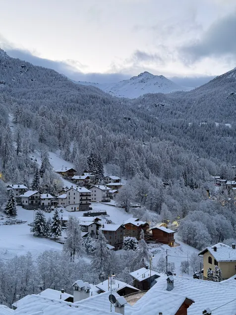 Ski Chalet Valtournenche - Walk to lift - Image 1