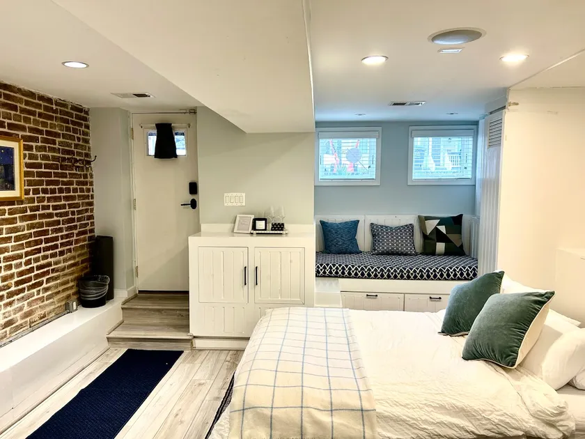Comfort & Convenience on Capitol Hill - Image 1