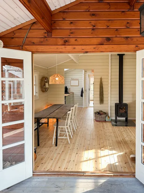Charming log cabin close to the water and Hou - Image 1
