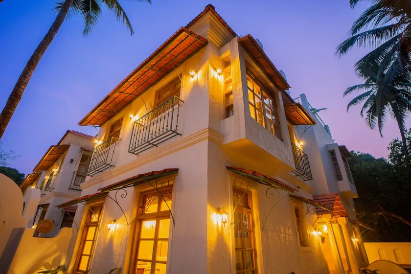 2-BHK Escape W/Pool, Steam Room & Comp breakfast - Image 1